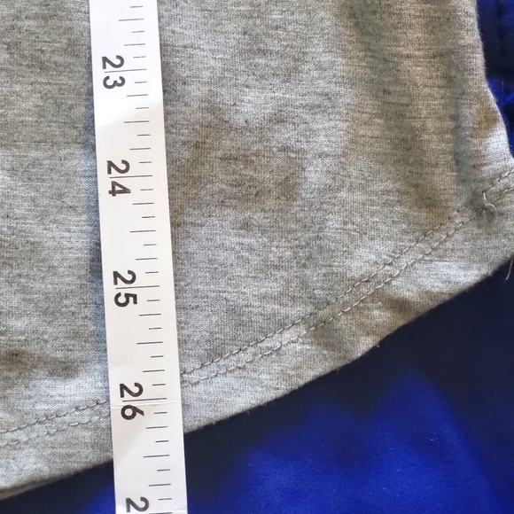 💥4 for $30💥 Maurice's Women's XS grey fun t-shirt - Picture 9 of 9